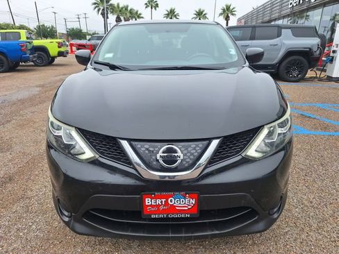 Used 2018 Nissan Rogue Sport S image 2