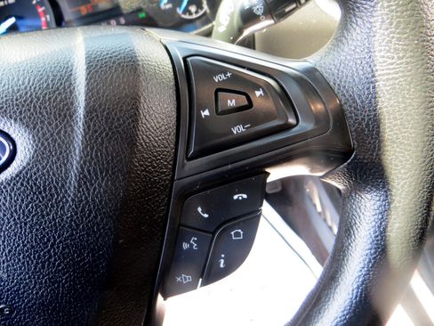 Used 2020 Ford Edge SE image 15