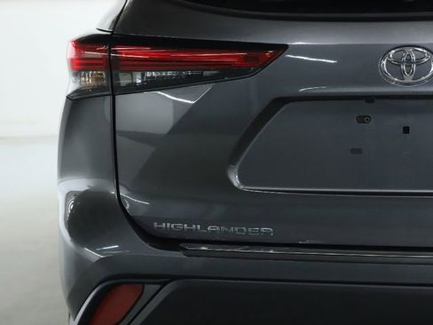 Used 2023 Toyota Highlander Limited image 16