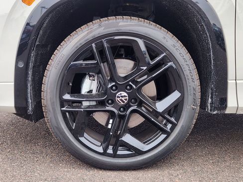 New 2026 Volkswagen Tiguan SE R-Line AWD/4WD image 8