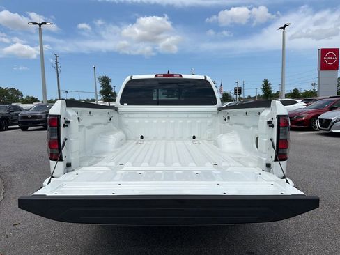 Used 2025 Nissan Frontier SV RWD image 9