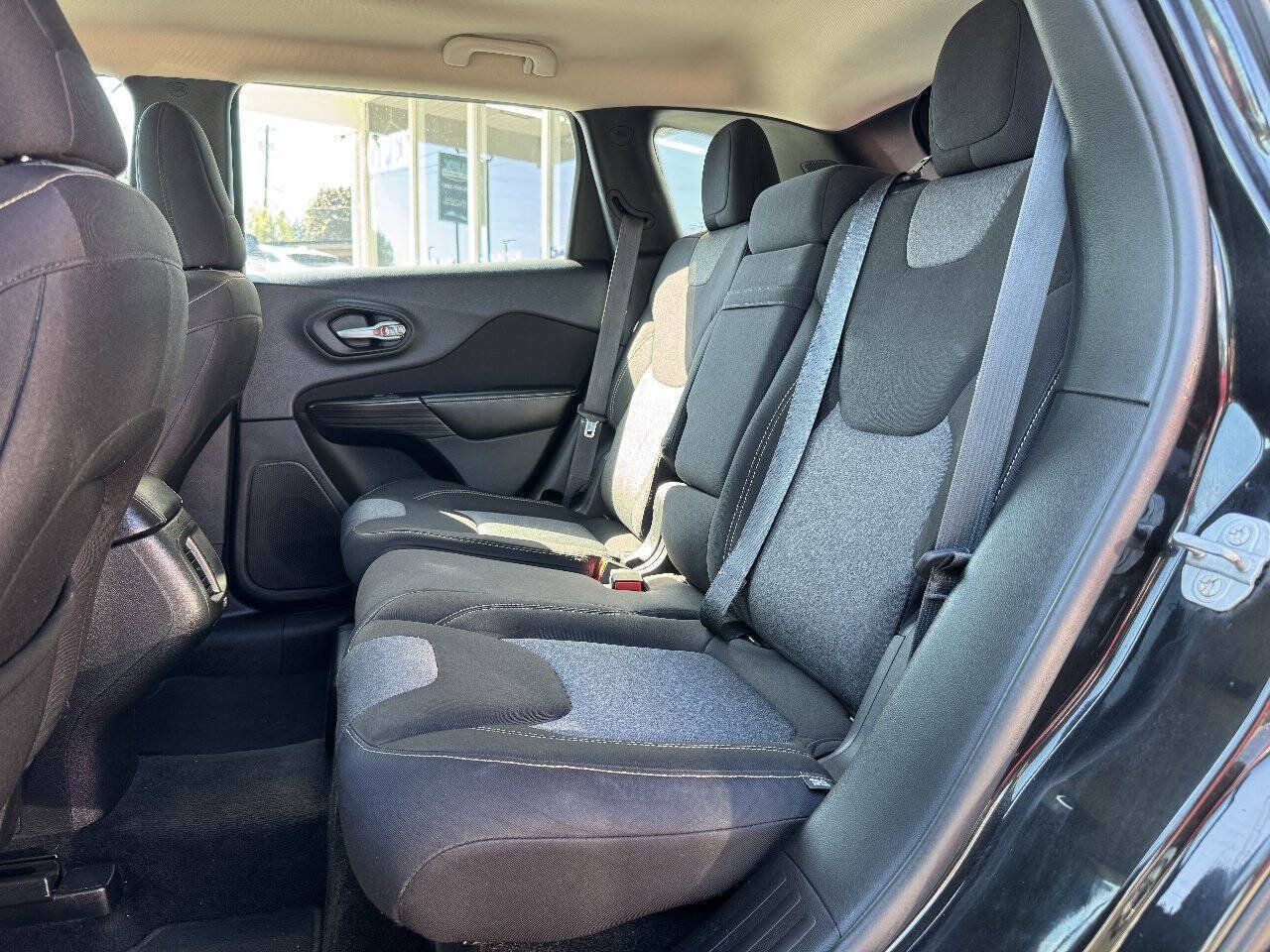 Used 2015 Jeep Cherokee Sport AWD/4WD image 25