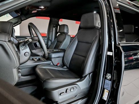 Used 2024 Chevrolet Suburban LT w/ Luxury Package image 14