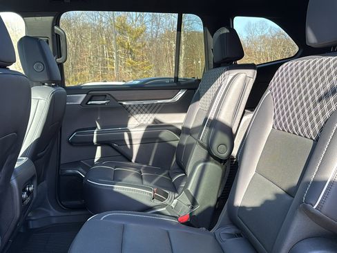 Used 2024 GMC Acadia Denali w/ Super Cruise Package image 27