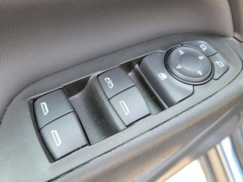 Used 2024 Chevrolet Equinox LT FWD image 18