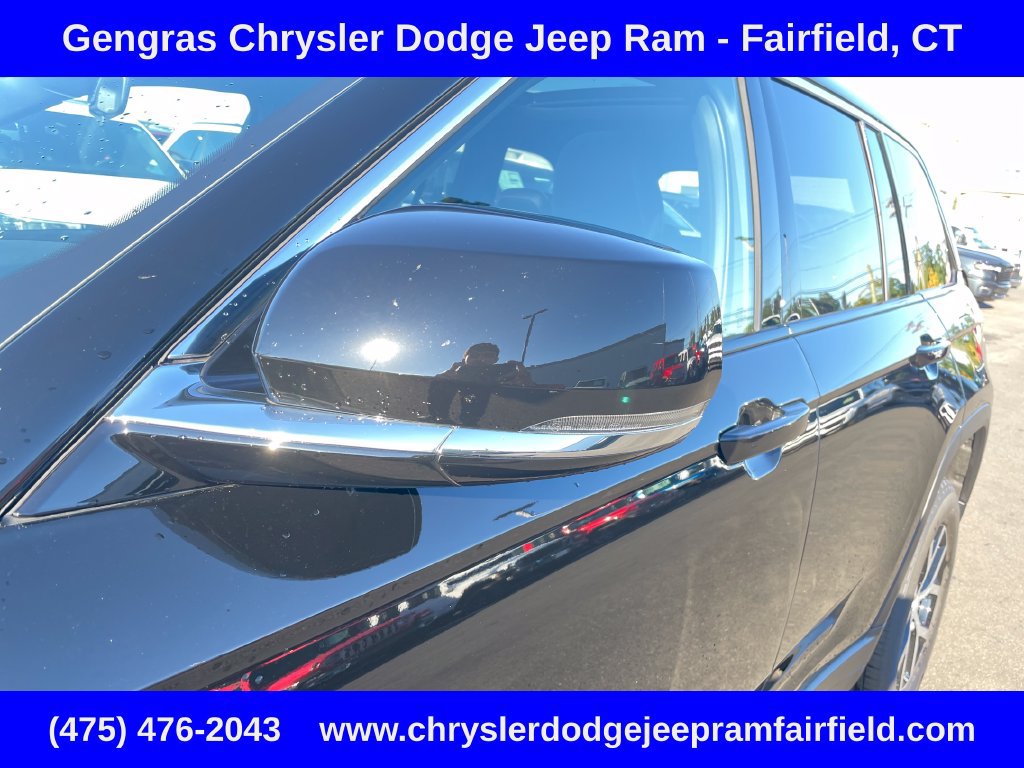 Used 2025 Jeep Grand Cherokee Limited AWD/4WD image 13