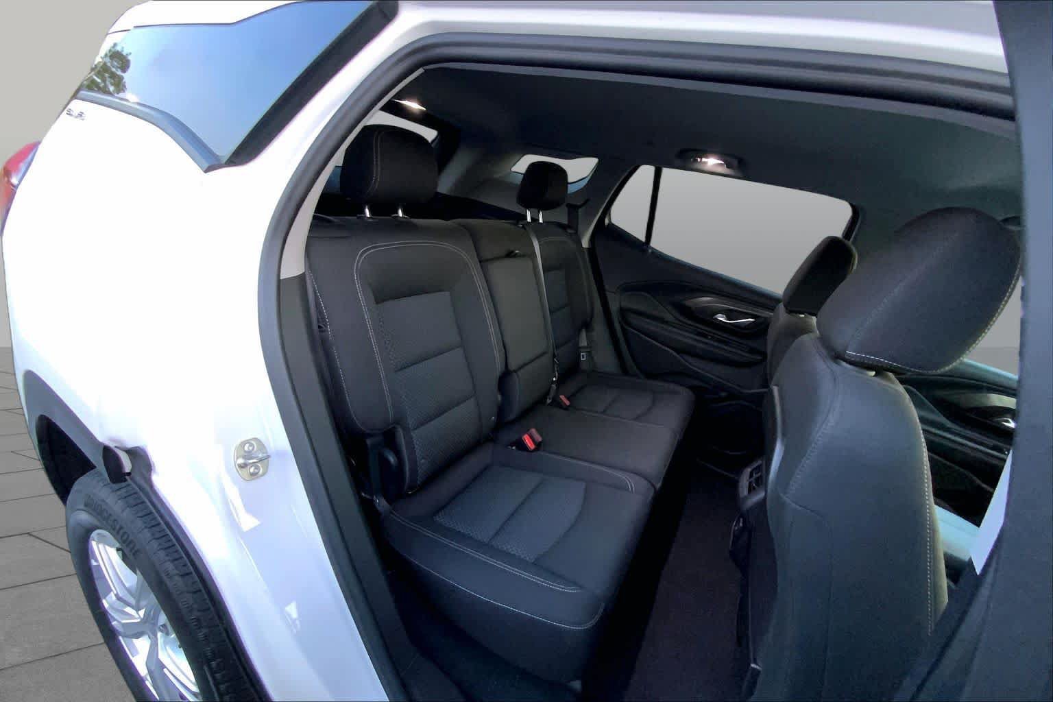 Used 2024 GMC Terrain SLE AWD/4WD image 17
