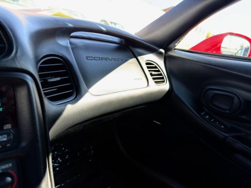 Used 2001 Chevrolet Corvette Convertible w/ Preferred Equipment Group2 image 26