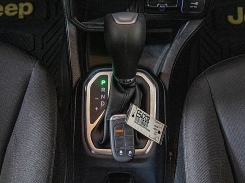 Used 2019 Jeep Renegade Latitude FWD image 26