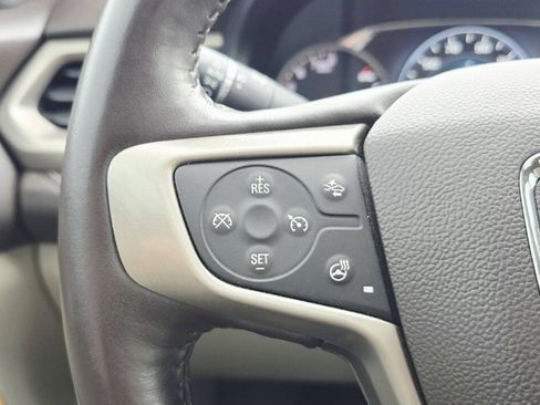 Used 2017 GMC Acadia Denali w/ Technology Package FWD image 32