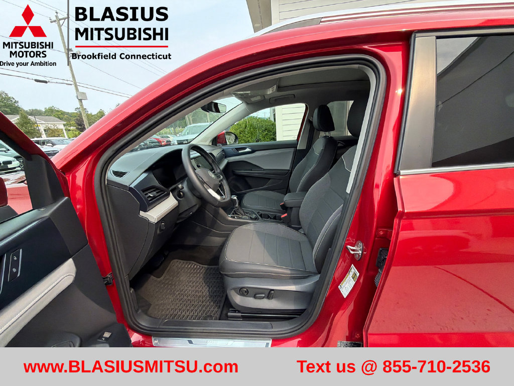 Used 2024 Volkswagen Taos SE w/ Panoramic Sunroof Package AWD/4WD image 16
