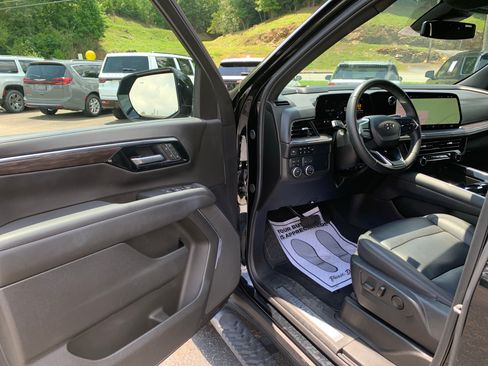 Used 2025 Chevrolet Tahoe Z71 AWD/4WD image 10