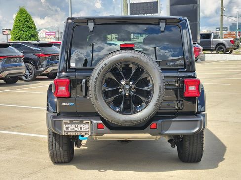 Used 2024 Jeep Wrangler Unlimited Sahara AWD/4WD image 6