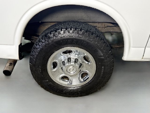 Used 2017 Chevrolet Express 2500 RWD image 26