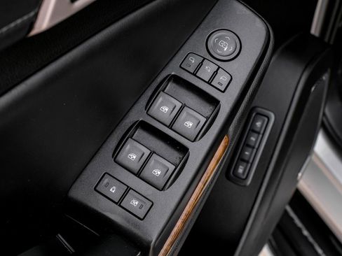 Used 2017 GMC Yukon Denali image 36