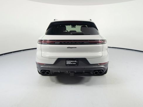 Certified 2026 Porsche Cayenne E-Hybrid AWD/4WD image 9