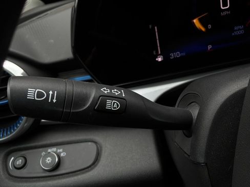 Used 2025 Chevrolet Trax LT FWD image 32