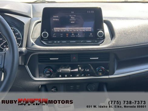 Used 2025 Nissan Rogue SV FWD image 15