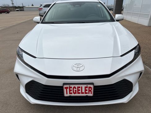Used 2025 Toyota Camry LE w/ Convenience Package image 2