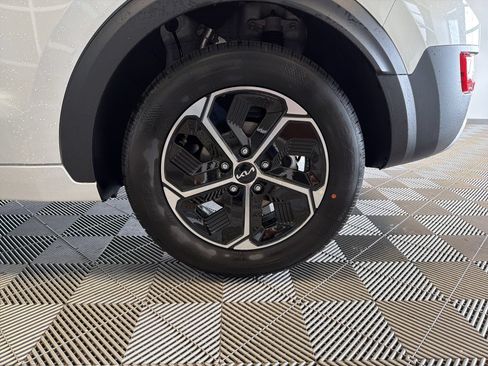 New 2026 Kia Niro LX FWD image 7