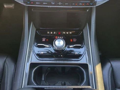 Certified 2022 Jeep Wagoneer Series III AWD/4WD image 23