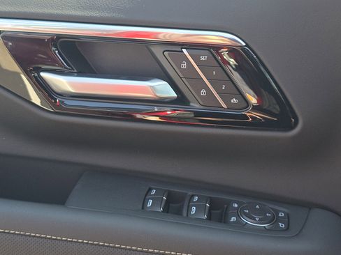 New 2025 Chevrolet Suburban Premier image 26