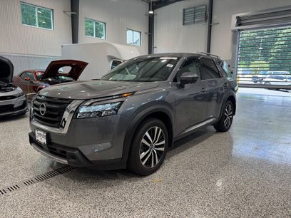 Used 2025 Nissan Pathfinder Platinum