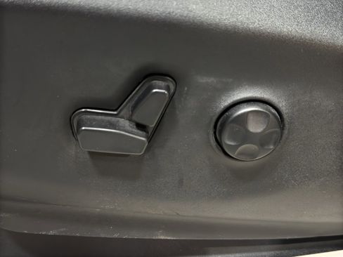 Used 2024 Chrysler Voyager LX image 16