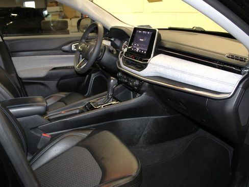 Used 2022 Jeep Compass Latitude image 28