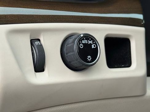 Used 2020 Cadillac Escalade Luxury image 23