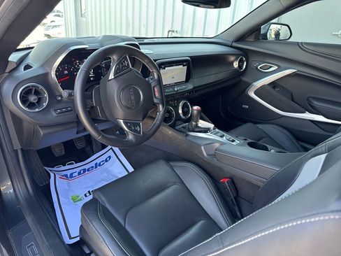 Used 2018 Chevrolet Camaro SS w/ LPO RS/SS Interior Package RWD image 10