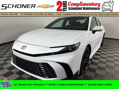 Used 2025 Toyota Camry SE image 1