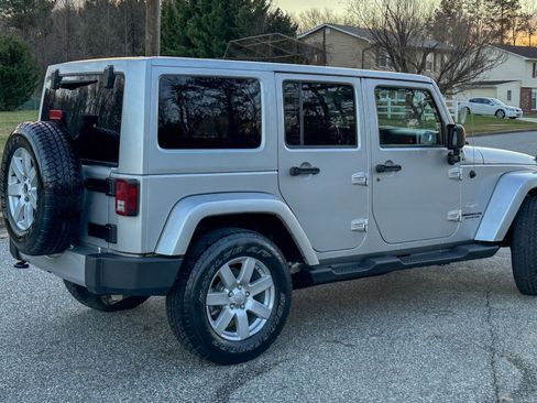 Used 2012 Jeep Wrangler Unlimited Sahara w/ Dual Top Group image 15