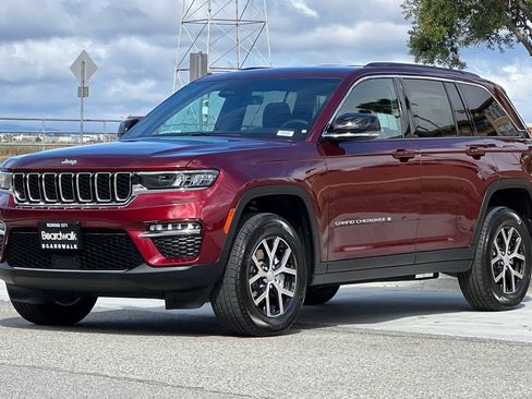 New 2025 Jeep Grand Cherokee Limited image 8