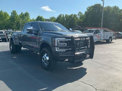 Used 2025 Ford F350 Platinum w/ Platinum Plus Package AWD/4WD image 3