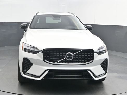 Certified 2024 Volvo XC60 B5 Ultimate w/ Protection Package Premier image 10
