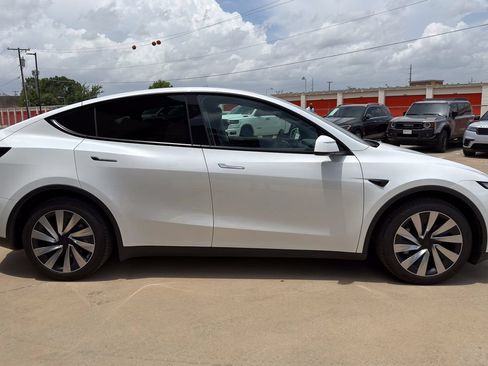 Used 2026 Tesla Model Y Long Range AWD/4WD image 4