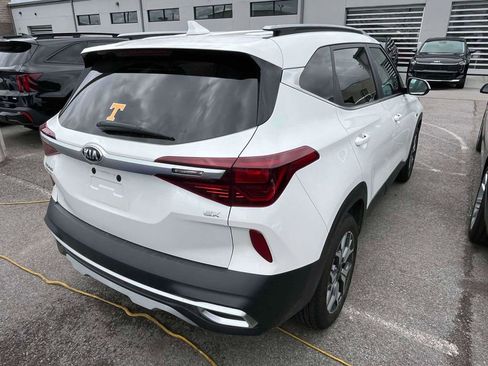 Used 2021 Kia Seltos EX AWD/4WD image 2
