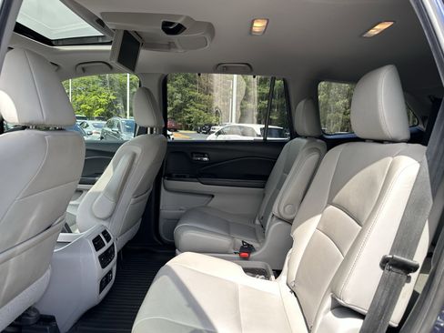 Used 2019 Honda Pilot Touring image 9