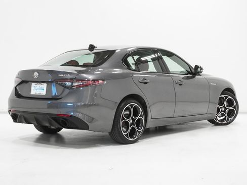 Used 2024 Alfa Romeo Giulia Veloce image 7