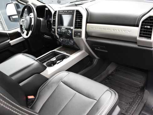 Used 2021 Ford F350 Lariat image 41