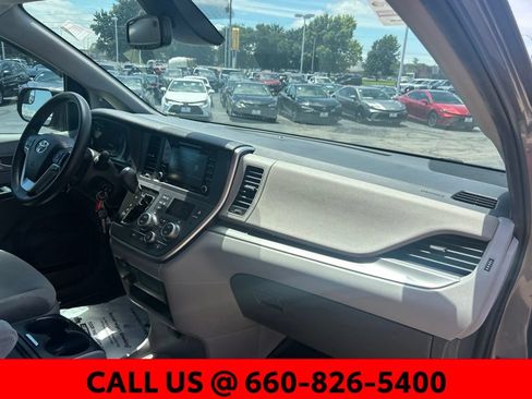 Used 2020 Toyota Sienna LE AWD/4WD image 8