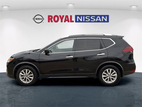 Used 2018 Nissan Rogue SV image 4