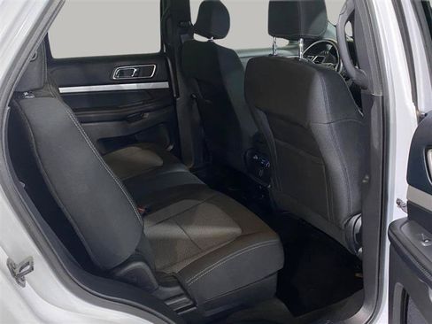 Used 2016 Ford Explorer XLT AWD/4WD image 30