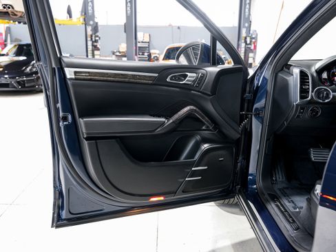 Used 2012 Porsche Cayenne Turbo image 22