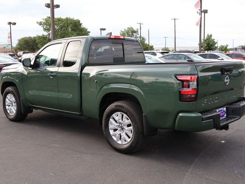 Used 2024 Nissan Frontier SV w/ SV Convenience Package RWD image 16