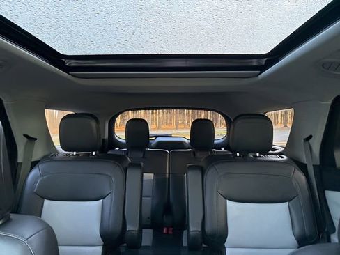 Used 2022 Ford Explorer XLT w/ Equipment Group 202A image 35
