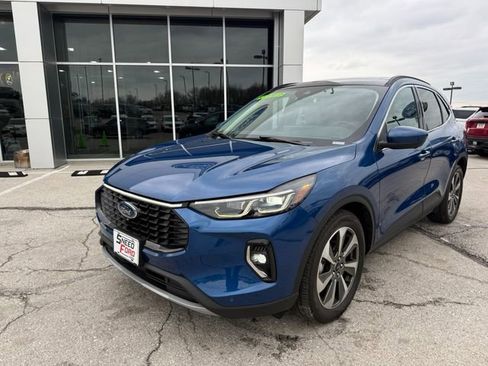 Used 2023 Ford Escape Platinum FWD image 3