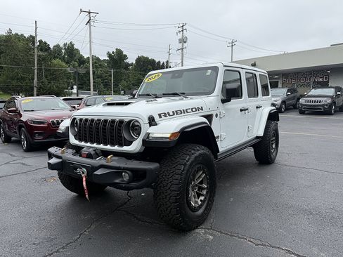 Used 2025 Jeep Wrangler Unlimited Rubicon 392 AWD/4WD image 3