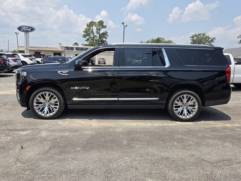 Used 2022 GMC Yukon XL Denali AWD/4WD image 5
